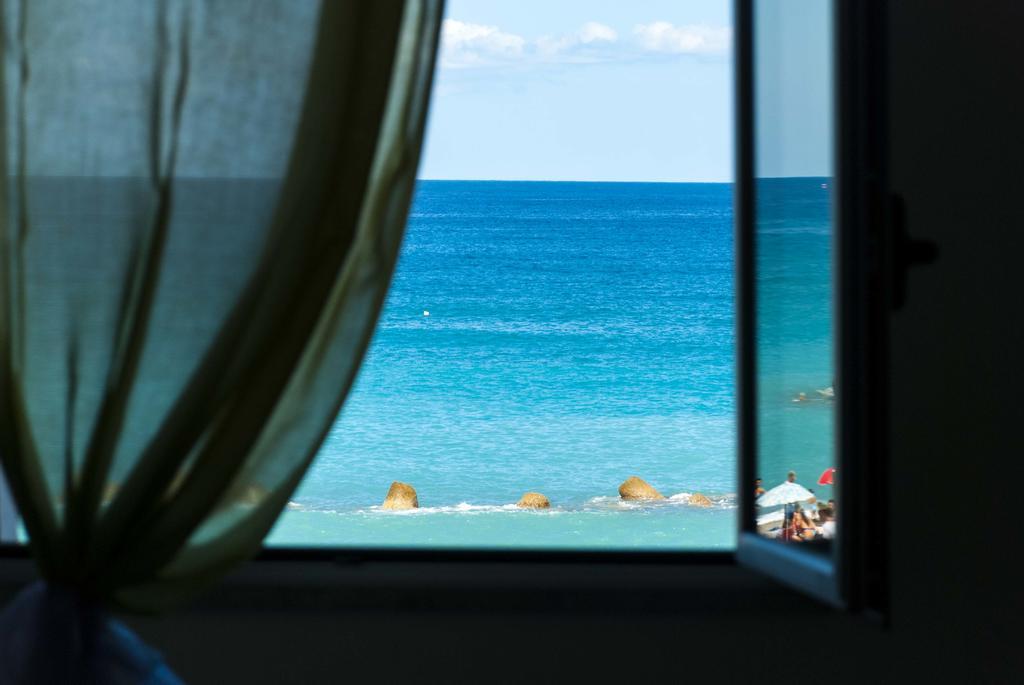 In Riva Al Mare B&B Capo d'Orlando Ngoại thất bức ảnh